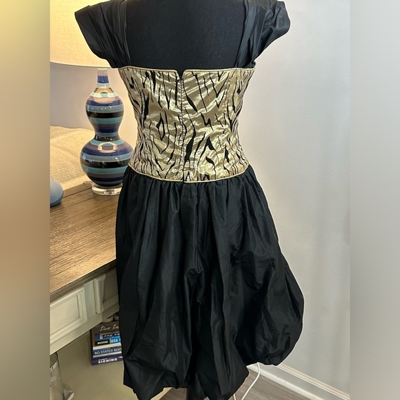 Gold Metallic & Black Party Dress - Size 12 - Picture 5 of 16